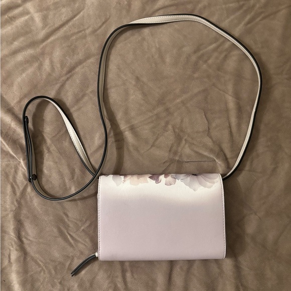 Simply Vera Floral Lavender Crossbody Purse - Picture 2 of 6